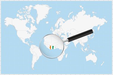 Bir dünya haritasında Fildişi Sahili haritasını gösteren büyüteç.