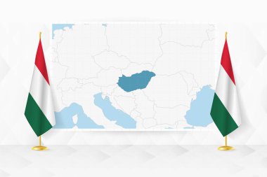 Macaristan haritası ve bayrak standında Macaristan bayrakları.