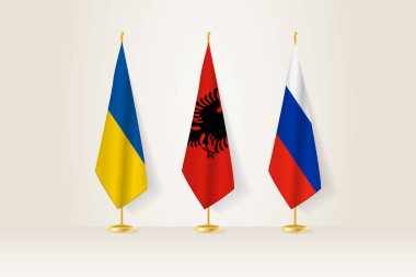 Diplomasi Toplantısı Temsilcisi, Ukrayna, Arnavutluk ve Rusya Bayrakları. Diplomatik Standartlarda Bayraklar.