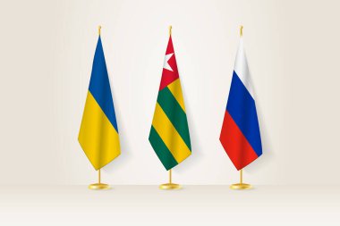 Diplomatik Toplantı Temsilcisi, Ukrayna, Togo ve Rusya Bayrakları. Diplomatik Standartlarda Bayraklar.