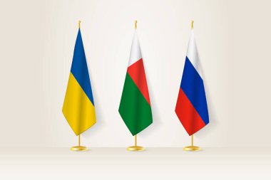 Diplomatik Toplantı Temsilcisi, Ukrayna, Madagaskar ve Rusya Bayrakları. Diplomatik Standartlarda Bayraklar.