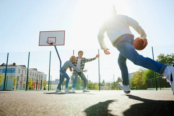 Group Teens Students Playing Street Basketball Basketball Court Outdoors Spring — Stock Photo, Image