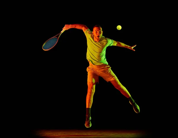 Енергія Енергія Динамічний Портрет Енергійного Тенісиста Спортивному Одязі Який Грає — стокове фото