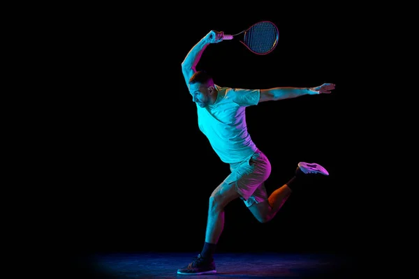 Energía Energía Retrato Dinámico Del Enérgico Jugador Tenis Masculino Ropa — Foto de Stock