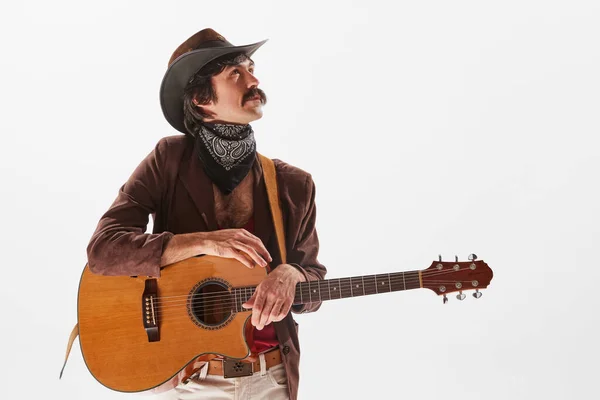 Retrato Hombre Con Bigotes Ropa Estilo Country Con Guitarra Aislada — Foto de Stock