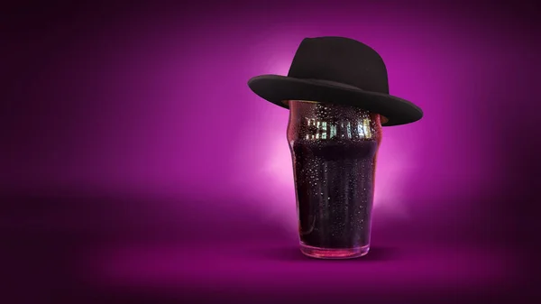 Geheimnisse Mafia Ein Glas Dunkles Bier Mit Schwarzem Hut Vor — Stockfoto