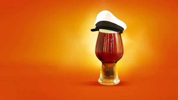 シーマン ネオンライトのグラデーションオレンジの背景にセーラーキャップを装着した泡状のダークビールのフルグラス アルコール 飲み物 休日や祭りの概念 広告のコピースペース — ストック写真