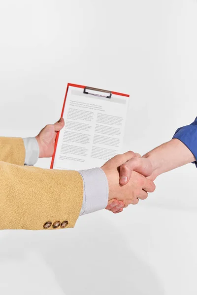 Dwóch Biznesmenów Ściskających Dłonie Podpisujących Kontrakt Białym Tle Udana Współpraca — Zdjęcie stockowe