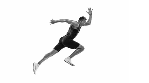 黒と白の筋肉の男性選手 ランナー ジョガーの動きの白い背景に隔離された肖像画 モノクローム スポーツ 美しさ パワーとスタイル テキストのコピースペース — ストック写真
