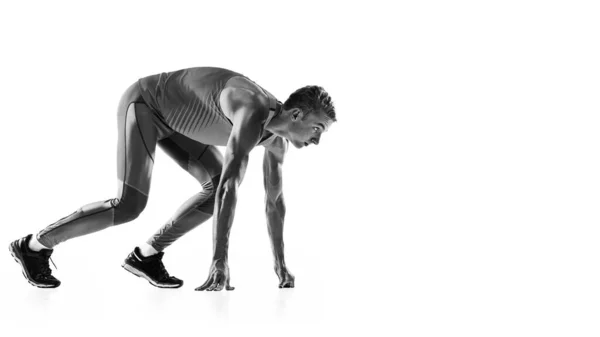 Línea Salida Retrato Blanco Negro Atleta Masculino Muscular Corredor Corredor —  Fotos de Stock