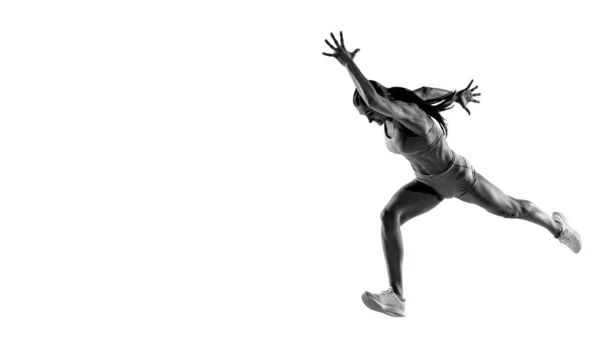 スピードとパワー 白を背景に隔離されたプロの女性アスリート ランナー ジョガーの黒と白の肖像画 モノクローム スポーツ 美しさ パワーとスタイル テキストのコピースペース — ストック写真