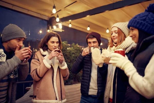 Christmas Mood Young Cheerful Men Women Warm Clothes Spending Time — Stock Photo, Image