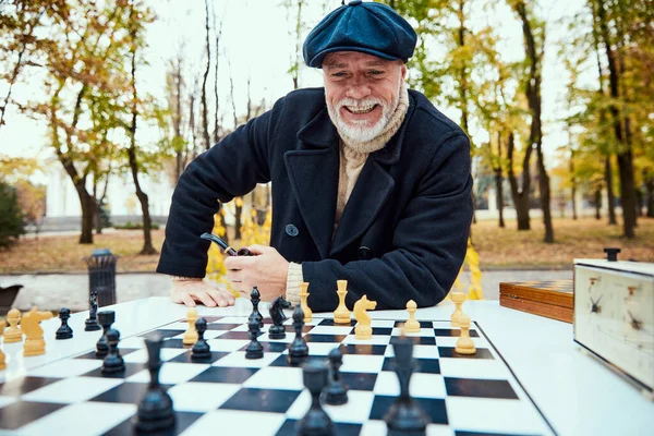 Portrait Senior Man Playing Chess Park Daytime Fall Relaxation Hobby — Stock Photo, Image