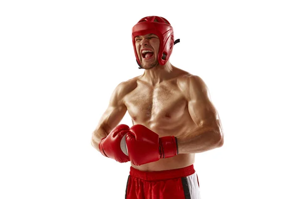 Silny Umięśniony Kickboxer Męski Czerwonej Odzieży Sportowej Rękawicach Bokserskich Pozujących — Zdjęcie stockowe