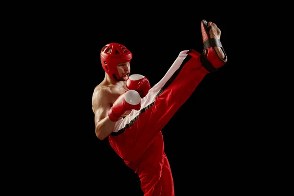 Campeón Captura Estudio Kickboxer Masculino Luchador Mma Movimiento Acción Aislado — Foto de Stock