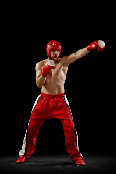 Campeón Captura Estudio Kickboxer Masculino Luchador Mma Movimiento Acción Aislado — Foto de Stock