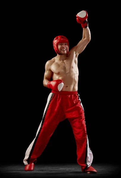 Campeón Captura Estudio Kickboxer Masculino Luchador Mma Movimiento Acción Aislado —  Fotos de Stock