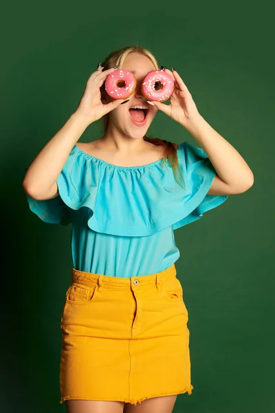 Crazy Mood Emotional Young Beautiful Girl Student Summer Outfit Goofing — Stock Photo, Image
