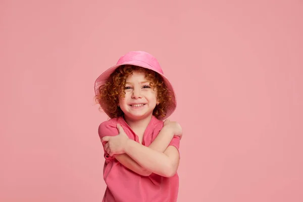 Portrait Cute Little Girl Child Curly Red Hair Posing Panama — Stock Photo, Image
