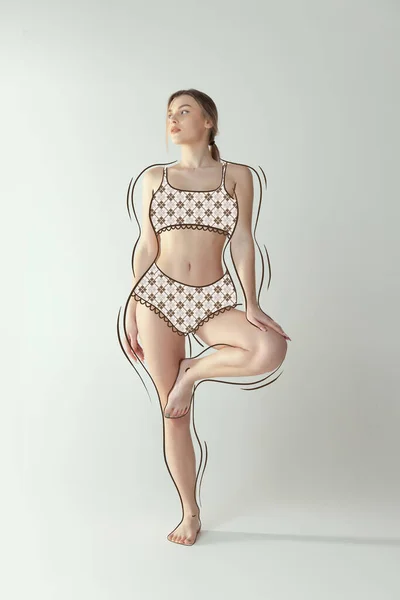 Kroppen Positiv Ung Flicka Med Perfekt Kroppsform Ritade Underkläder Isolerad — Stockfoto