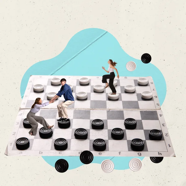 当代艺术拼贴 创意设计 年轻人玩跳棋 具有战略思维的抽象逻辑游戏 游戏概念 业余爱好 闲暇时间 智力游戏策略 — 图库照片