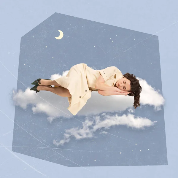 現代美術のコラージュ 創造的なデザイン レトロな服を冷静にふわふわの雲の上で寝て女性 いい夢だ 内なる世界 シュールレアリズムの概念 考える 抽象美術 — ストック写真