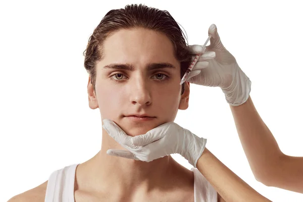 장갑을 주사기를 남녀의 주사를 놓았다 남성의 스킨케어 성형수술 광고용 — 스톡 사진