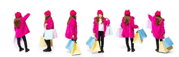 コラージュ スタイリッシュな女の子 白い背景に隔離された多くのショッピングバッグと立って明るい冬のジャケットの子供 ビッグシーズンの売り上げ ファッション 子供時代 — ストック写真