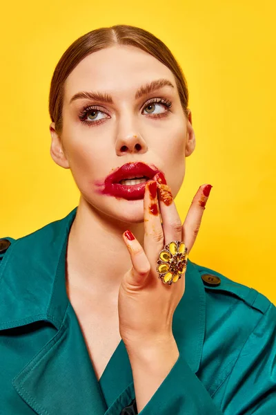 Young Beautiful Woman Green Coat Smudged Red Lipstick Dirty Fingers — Stock Photo, Image