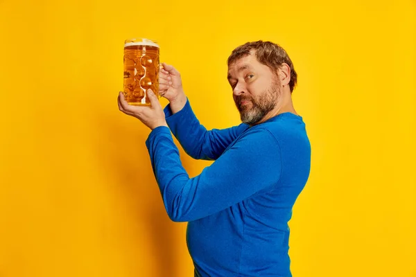 Portrait Emotive Man Blue Sweater Posing Foamy Beer Mug Isolated — Stock Photo, Image