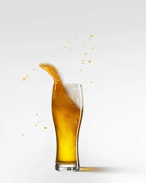 灰色の背景に淡く泡立つビールが孤立したガラス ラガービールの劣化 バイエルン醸造 アルコール オクトーバーフェスト ドリンク 休日や祭りの概念 広告のコピースペース — ストック写真