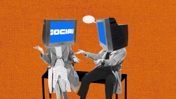 停止运动 两个拿着电脑监视器的人在说话 通过因特网进行在线远程通信 社交媒体 影响者 传播的概念 — 图库视频影像