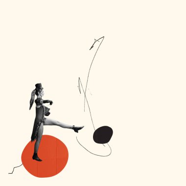 Yaratıcı tasarım. Klasik sirk sanatçısı kostümlü genç sanatçı kız davullarla yürüyor. Duyuru. Eğlence anlayışı, retro sirk, sanatsal yaşam tarzı, gösteri, eğlence, duygular. Sanat eserleri.