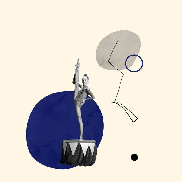 Творческий Дизайн Маленькая Гибкая Девочка Гимнастка Акробат Делающая Гимнастический Трюк — стоковое фото