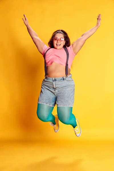 Young Overweight Woman Casual Bright Clothes Posing Jumping Vivid Yellow — Stock Photo, Image