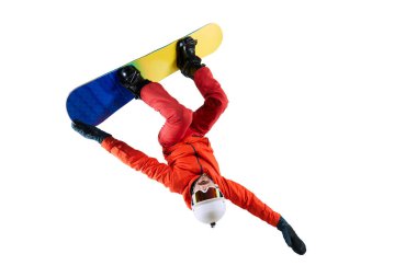 Numaralar. Aktif bir adamın portresi, snowboard 'a binen üniformalı bir snowboardcu beyaz stüdyo arka planında izole edilmiş. Kış sporu, eylem, hareket, hobi, boş zaman kavramı