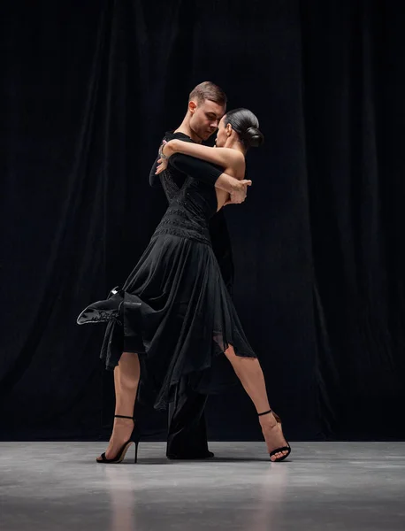 Man Woman Professional Tango Dancers Performing Black Stage Costumes Black — Photo
