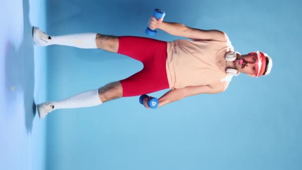 Man Coach Trainer Retro Sportive Clothes Bike Shorts Cap Posing — стоковое видео