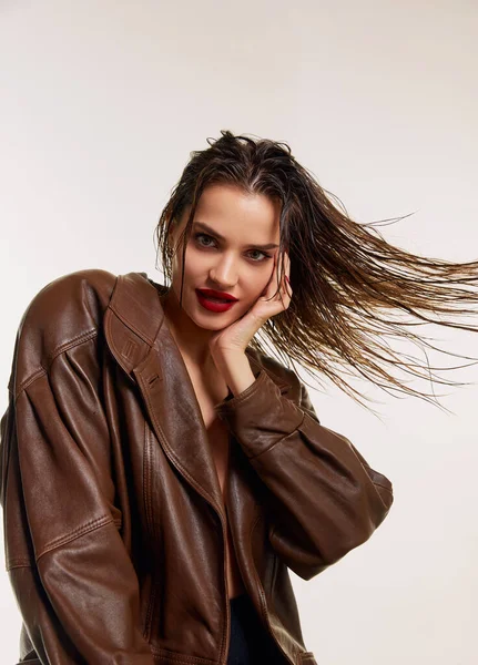 Wet Hair Style Red Lips Makeup Beautiful Young Brunette Girl — Stockfoto