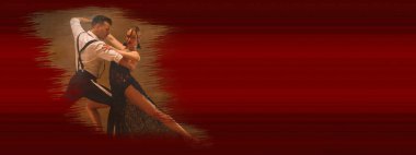 Tutkulu dans. Güzel, yetenekli bir adam ve kadın şık sahne kostümleri içinde karanlık stüdyo arka planında tango yapıyor. Pankart. Dans estetiği. Zarif hareketler. Banner, reklam için alanı kopyala