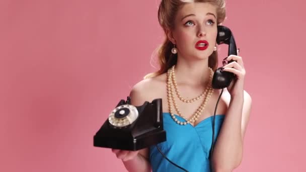 Emotional Phone Talk Beautiful Young Girl Stylish Hair Bright Makeup — Video Stock