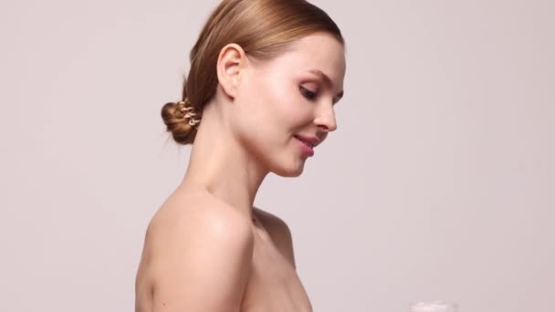 Body Lotion Beautiful Young Woman Taking Care Skin Applying Moisturizing — Stockvideo