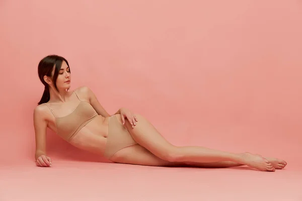 Spa Beautiful Young Woman Slim Body Shape Lying Floor Posing - Stock-foto