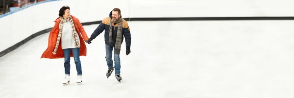 Middle Aged People Couple Man Woman Winter Clothes Skating Open — Stock Photo, Image