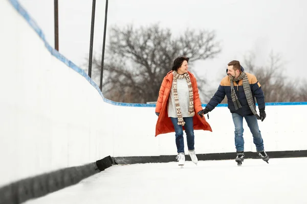 Middle Aged People Visiting Open Air Ice Rink Skating Enjoying — Stock Photo, Image
