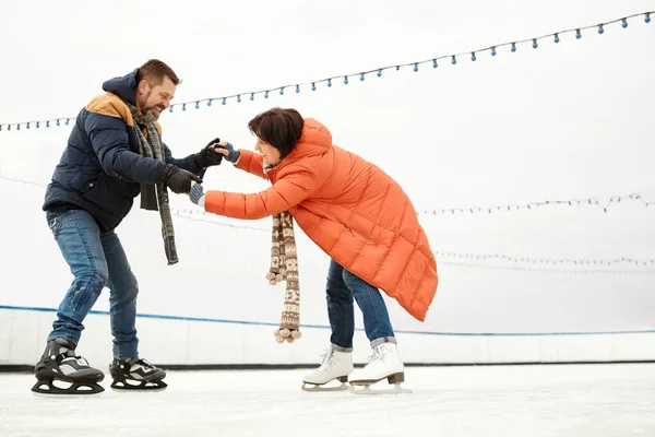 Middle Aged People Couple Having Fun Outdoor Ice Rink Winter — Stock Photo, Image