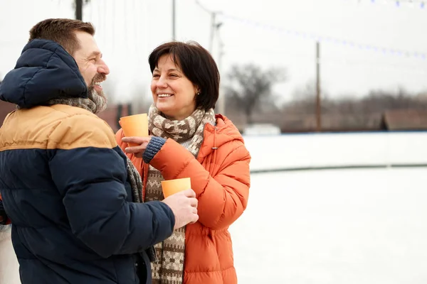 Middle Aged Couple Man Woman Visiting Open Air Ice Rink — Stock Photo, Image