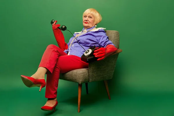 Lady Boss Beautiful Old Woman Grandmother Stylish Colorful Clothes Sitting — Stockfoto