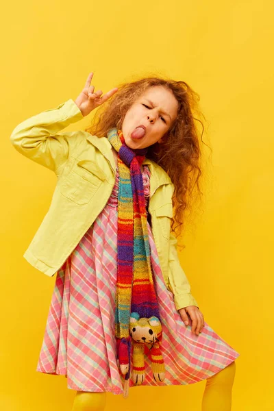 Rock Roll Little Cute Girl Child Curly Hair Emotionally Posing — Stockfoto