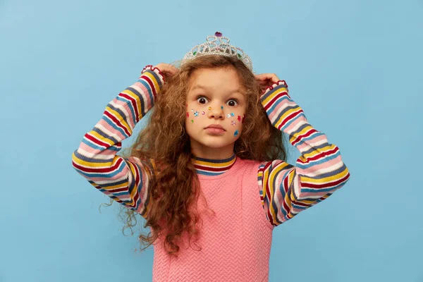 Shocked Face Little Cute Girl Child Curly Hair Posing Pink — Stockfoto